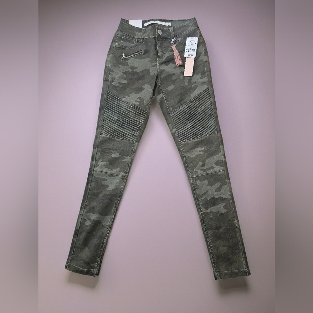 Kohl's Camouflage Pants with Tan Tassel